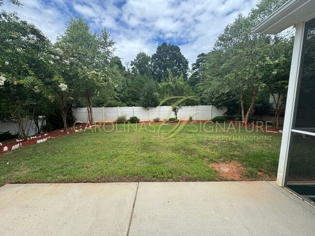 Building Photo - Move-In Ready Family Home. Prime Location,...
