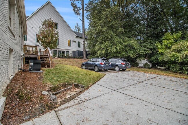 Building Photo - 942 Eulalia Rd NE