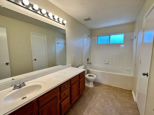 Building Photo - 1838 Strongs Ct