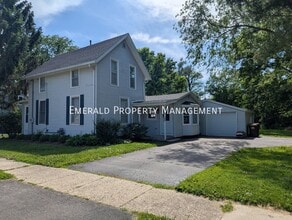 Building Photo - 520 N Prairie St