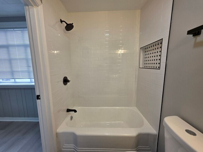 Building Photo - Newly Updated 3 bedroom 1 bathroom Apartment for Rent!