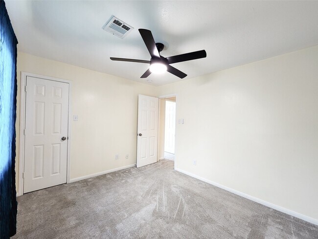 Building Photo - 7206 Bethany Bay Dr