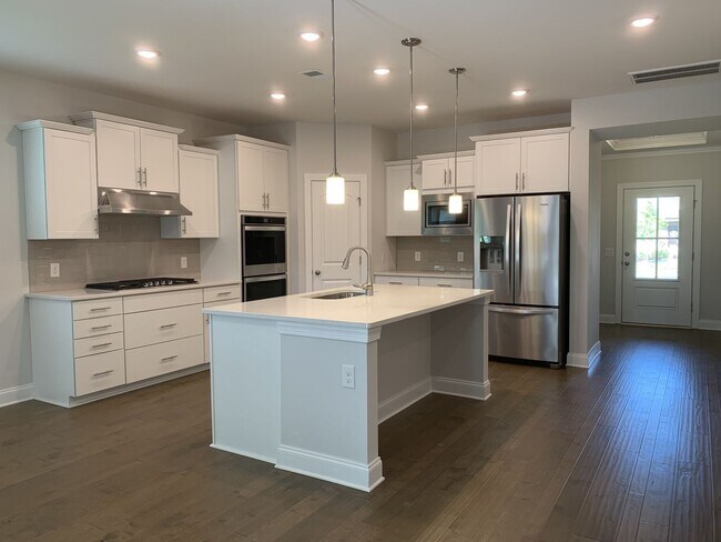 Building Photo - Coming Soon! Available 8/10/26 Stunning 4 bed, 2.5 bath residence in the highly sought-after Foxl...