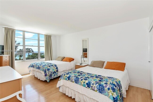 Building Photo - 5151 Collins Ave