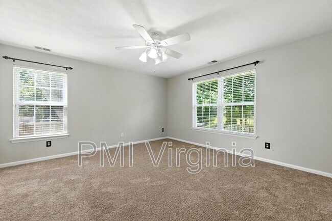 Building Photo - 6811 Dickens Ct E