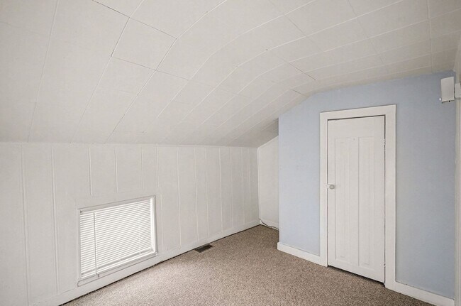 Building Photo - 501 Main St