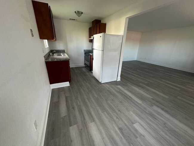 Building Photo - 1948 Country Club Ct