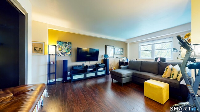 Building Photo - 25 Cartright St