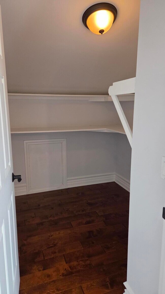 Building Photo - 934 W Huron St