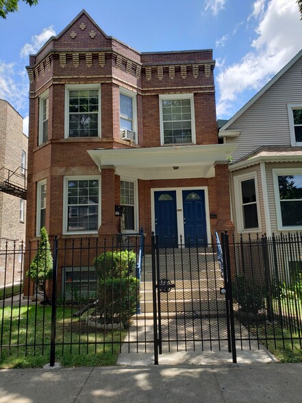 Primary Photo - 2439 N Harding Ave