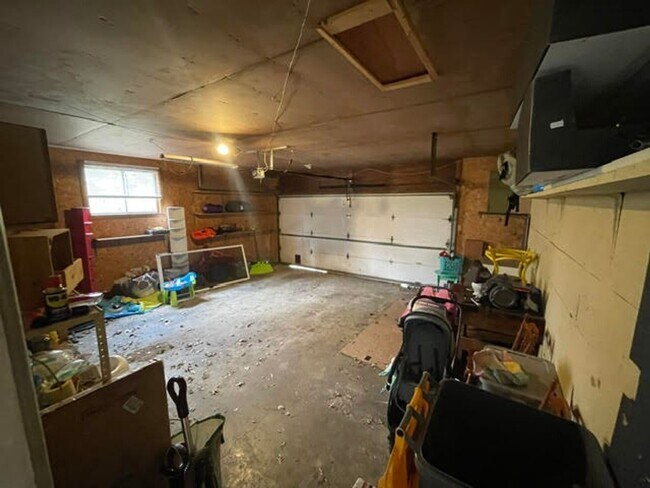 Building Photo - 3840 E 10th St