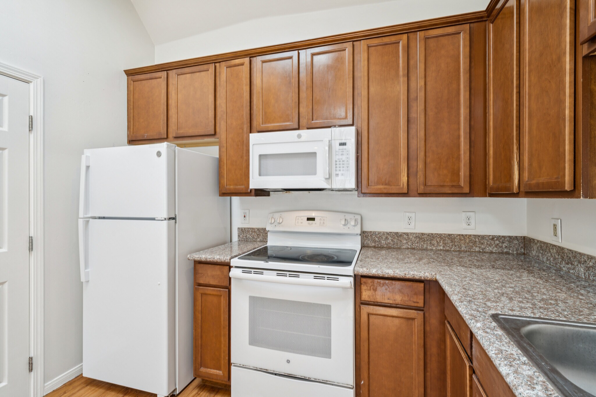 Building Photo - 6761 Del Playa Dr