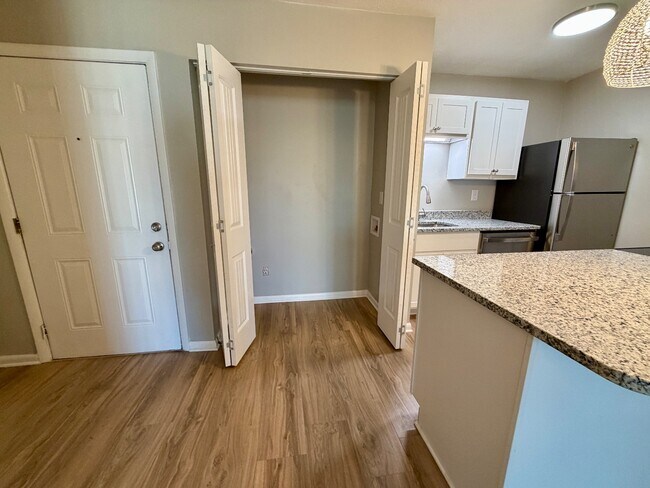 Building Photo - 1128 Southwood Dr