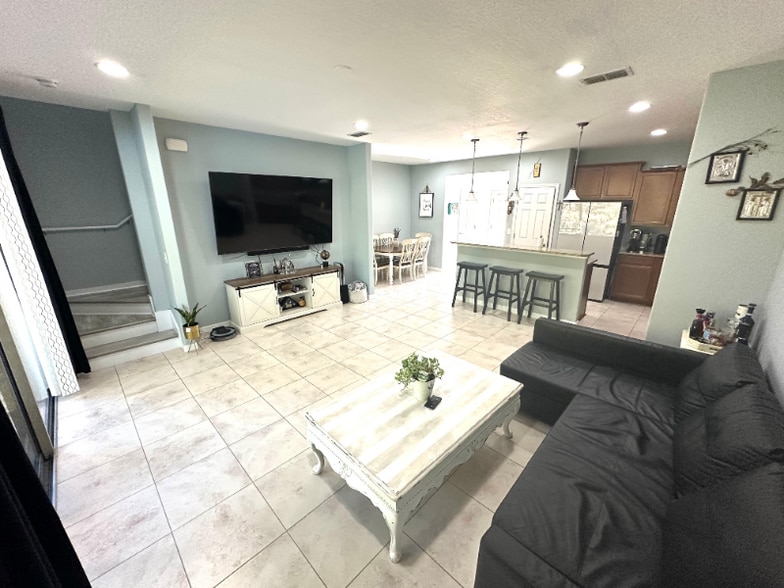 Building Photo - 7041 Beauhaven Ct