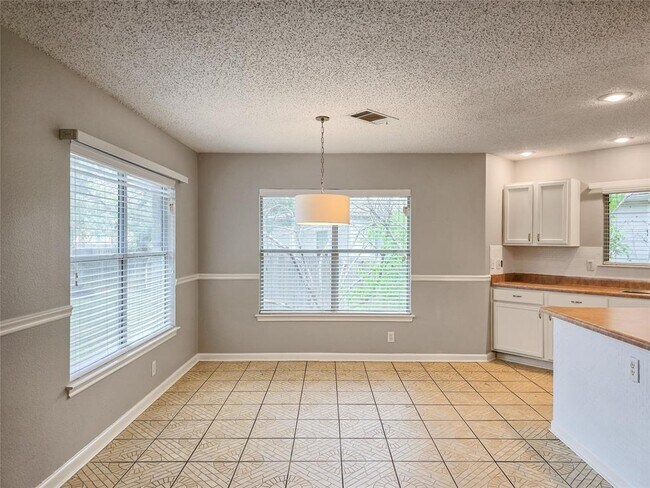 Building Photo - 1318 Chalk Ln