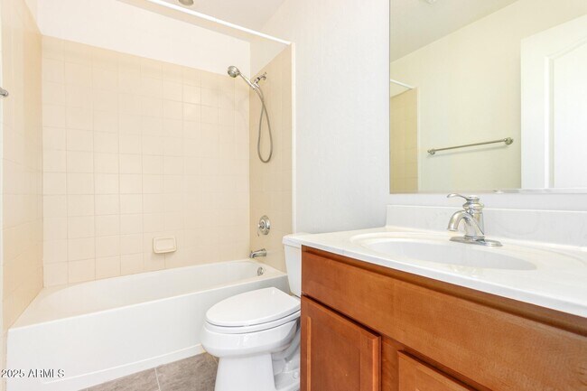 Building Photo - 17 W Vernon Ave