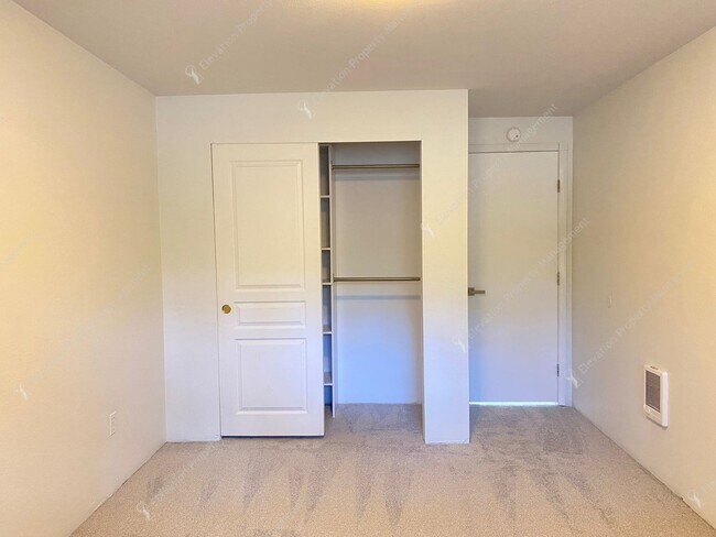 Building Photo - Mid-Century Modern Courtyard Gem in the Old Farm District