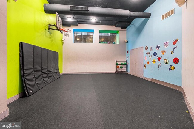 Building Photo - 1100 S Broad St