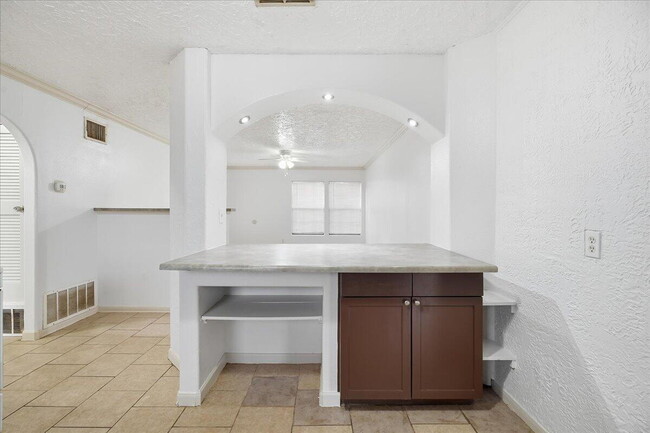 Building Photo - 510 56th St