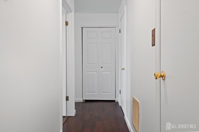 Building Photo - 12 Kingston Run