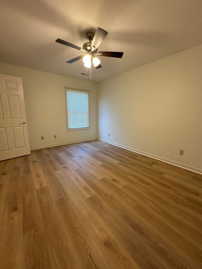 Building Photo - 2 Bedroom / 1 Bath Home Kingsport TN