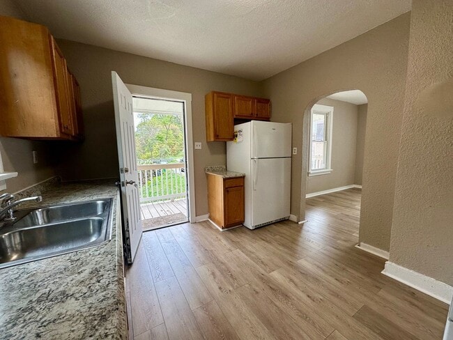 Building Photo - 102 Ivy St