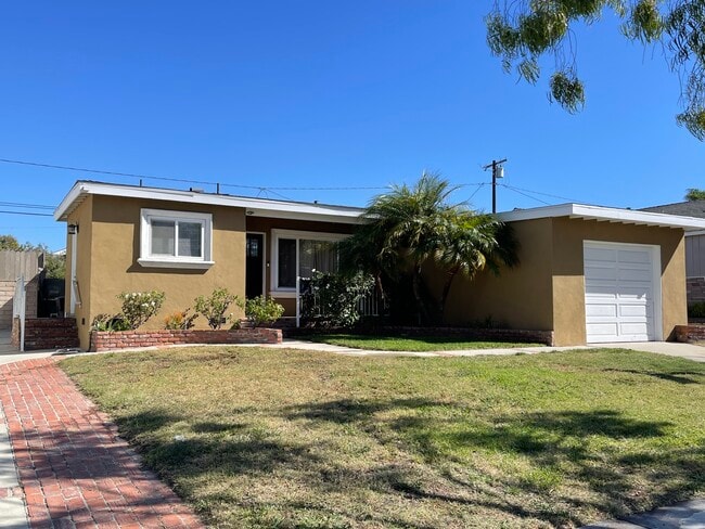 Building Photo - 914 Fonthill Ave