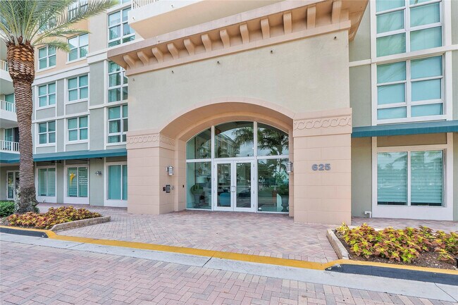 Building Photo - 625 Casa Loma Blvd