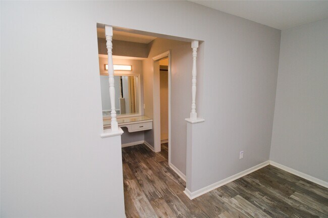 Building Photo - 1030 Montour Dr