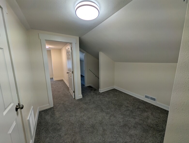 Building Photo - 3603 Sunnyview Rd NE