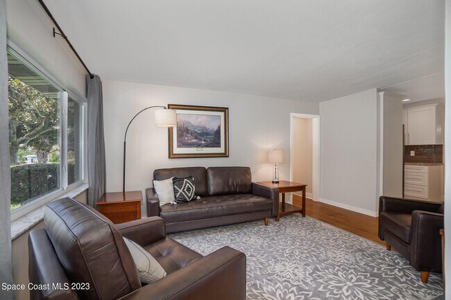 Building Photo - 115 S Indian Cir