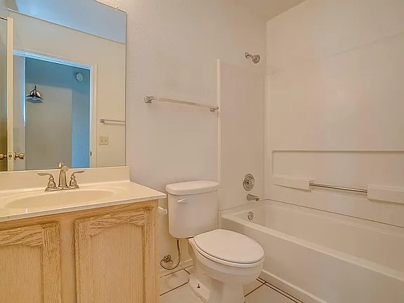 Building Photo - 4512 E Grove Ave