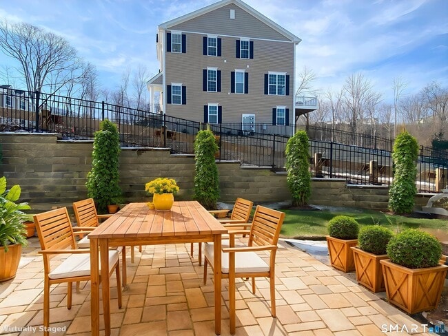 Building Photo - 62 Moorland Dr