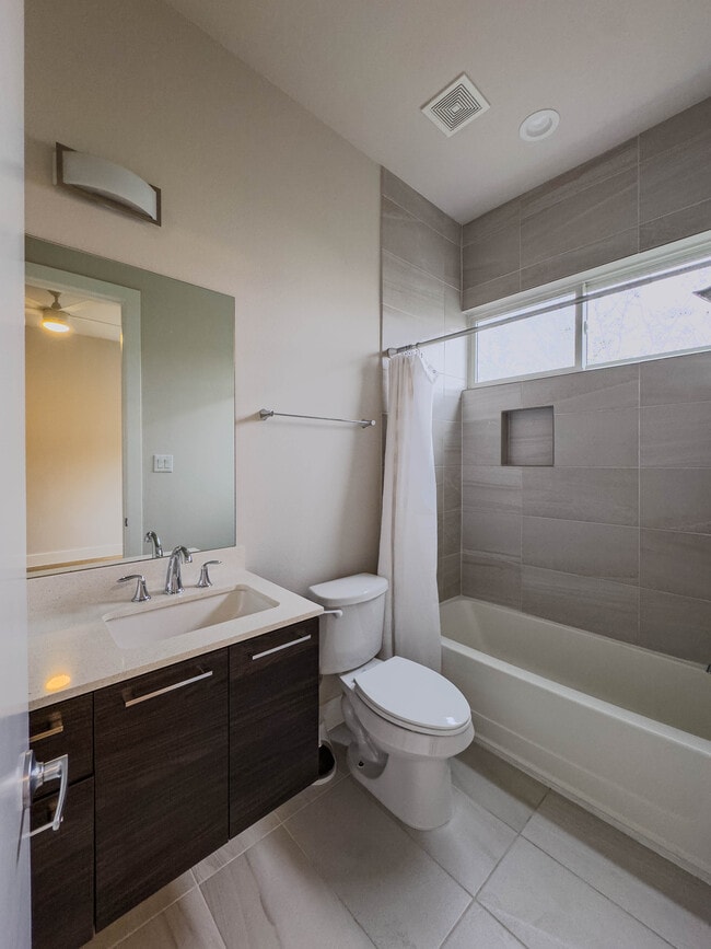 Building Photo - 2717 St Emanuel St