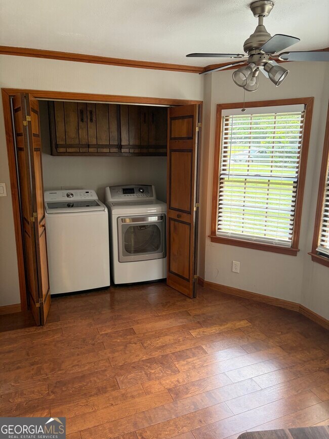 Building Photo - 105 Braemar Dr