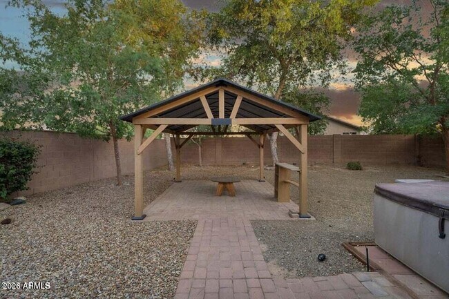 Building Photo - 42059 W Cheyenne Dr