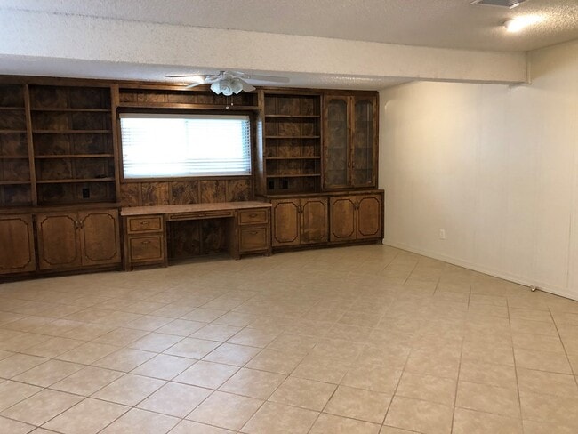 Building Photo - 6209 Glenhaven Dr