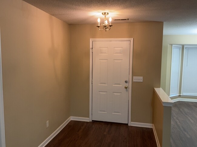 Building Photo - 1706 Hargrove Dr