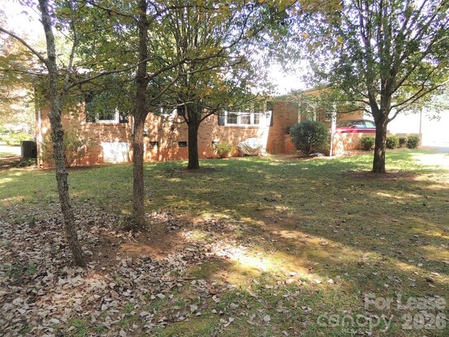 Building Photo - 131 Holbrook St