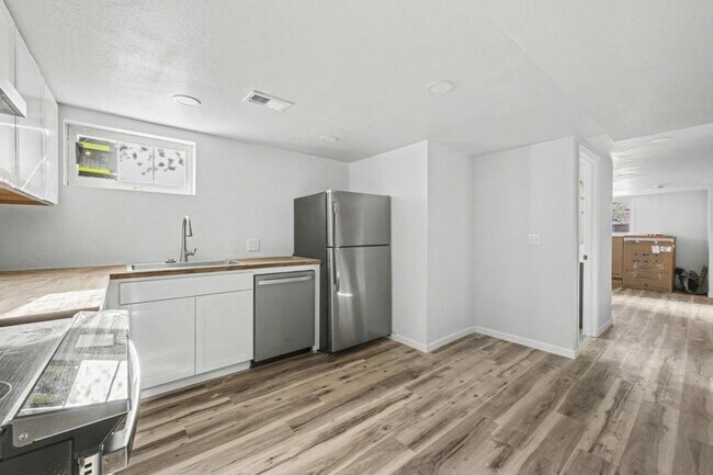 Building Photo - 1846 12th Ave