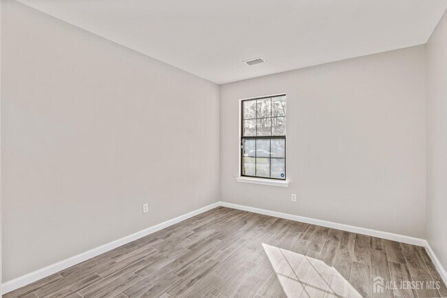 Building Photo - 2301 Bayhead Dr