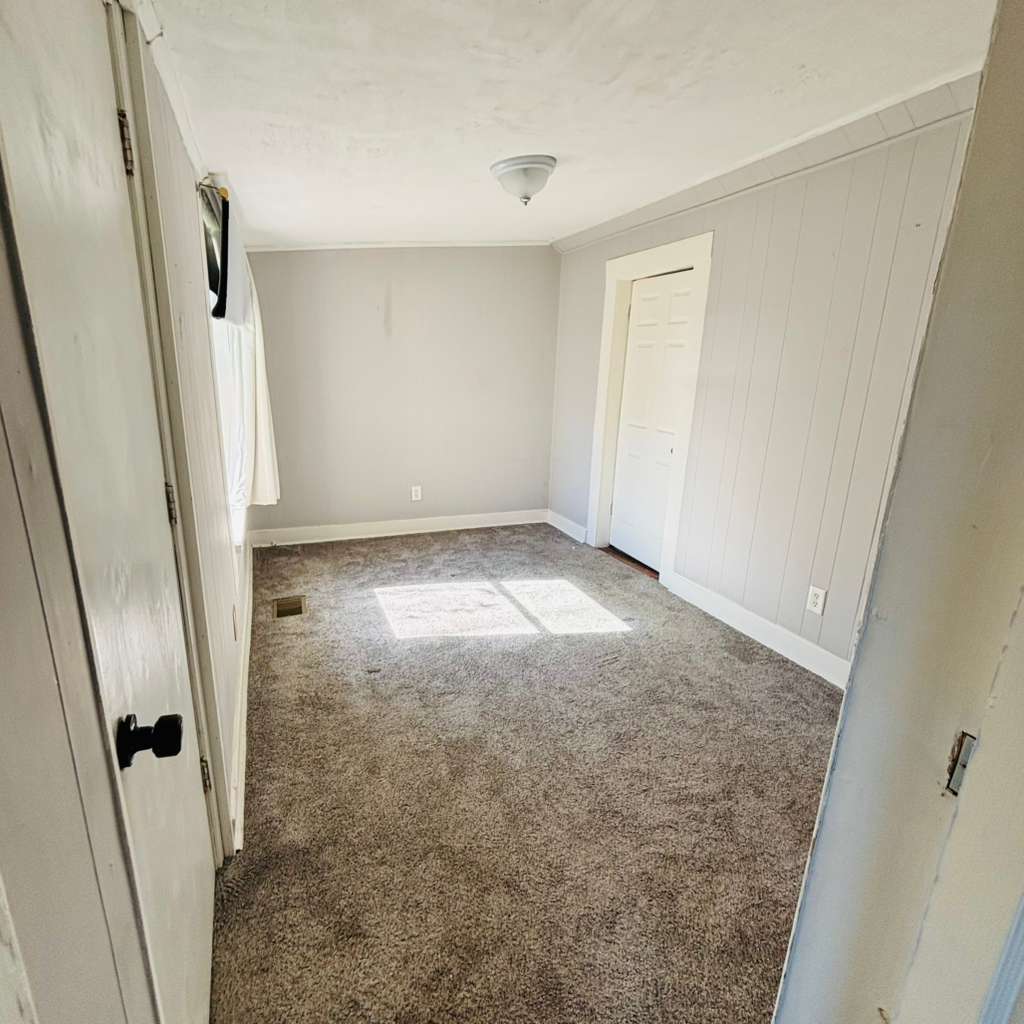 Building Photo - 17 School Rd