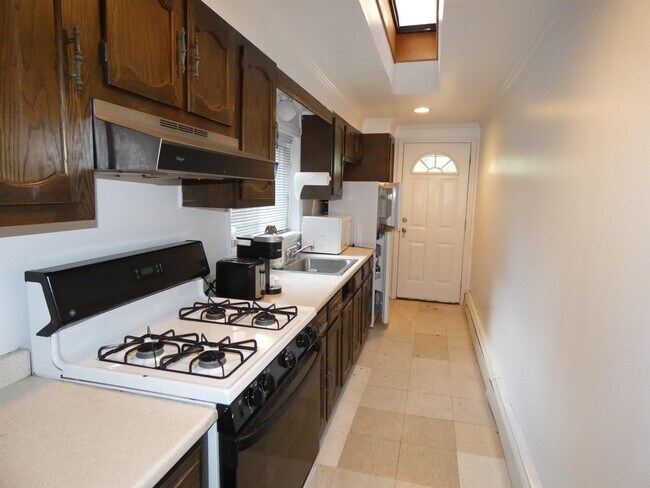 Building Photo - 936 Willow Ave