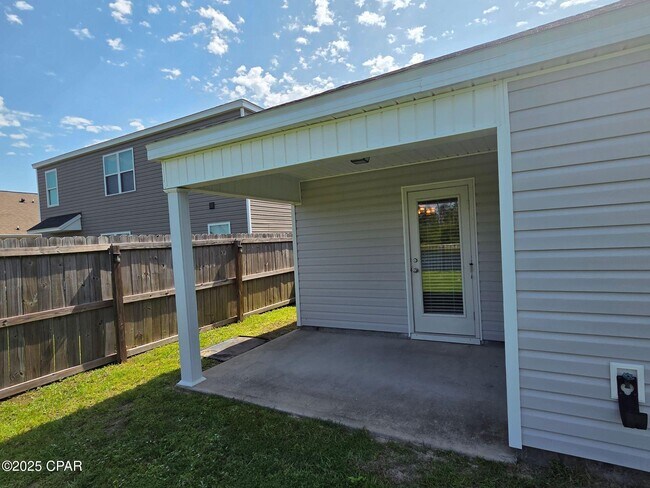 Building Photo - 5910 Nordic Dr