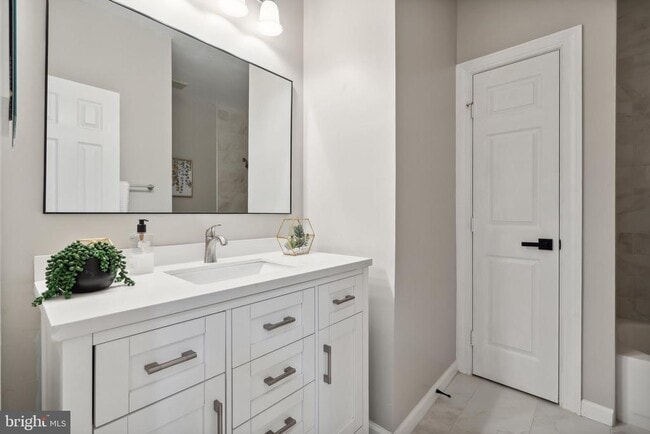 Building Photo - 10899 Woodland Falls Dr