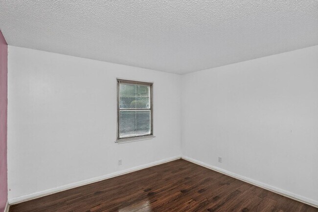 Building Photo - 2929 Selena Dr