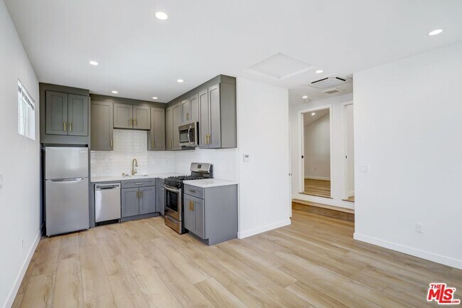 Building Photo - 6633 1/2 Belmar Ave-