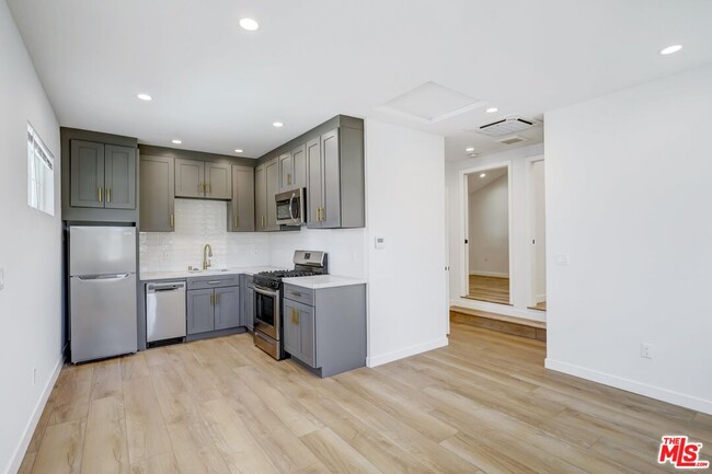 Building Photo - 6633 Belmar Ave