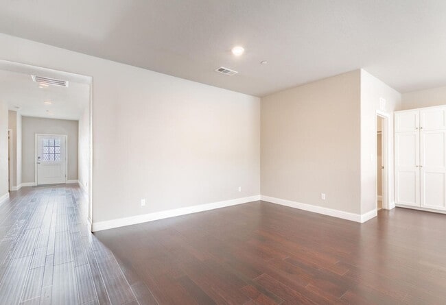 Building Photo - Loma Vista Home on 8800sf Lot for Lease