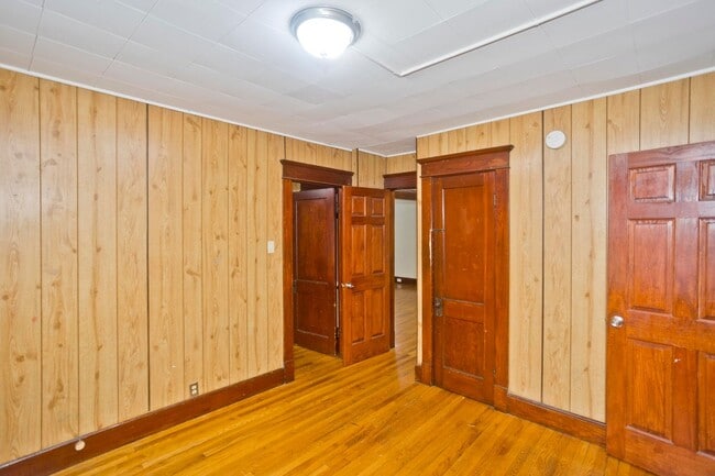 Building Photo - 58-60 Ionia St